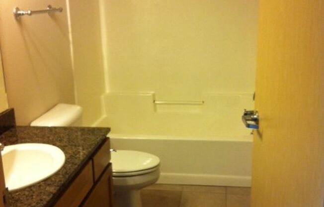 2 beds, 2.5 baths, $2,995, Unit 606 W Main St (Furnished)