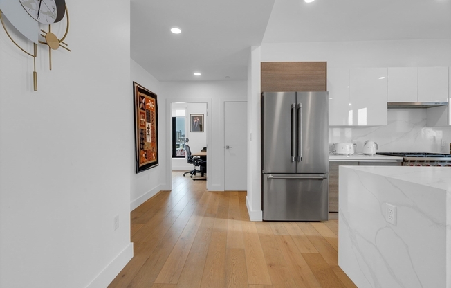 3 beds, 2 baths, 1,391 sqft, $5,500, Unit PH702