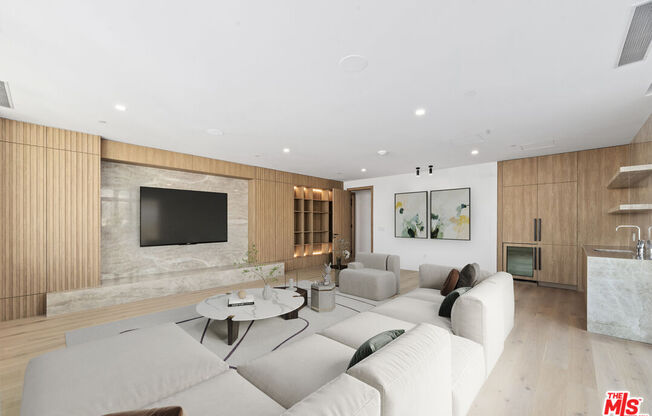 4 beds, 4.5 baths, 3,652 sqft, $25,000, Unit PH 1