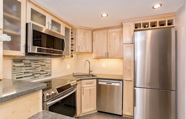 2 beds, 2 baths, 1,255 sqft, $5,300, Unit 1002