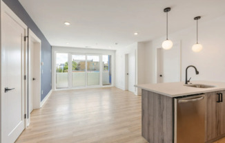 2 beds, 2 baths, $2,200, Unit Unit 602