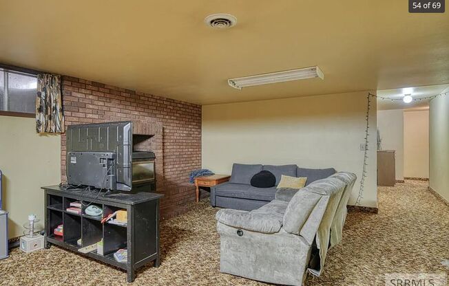 2 beds, 1 bath, $995, Unit Unit 2 - Downstairs