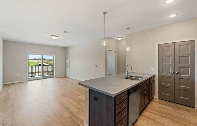 3 beds, 2 baths, 1,334 sqft, $1,500, Unit 116