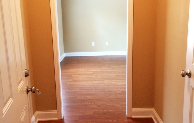 1 bed, 1 bath, 985 sqft, $895, Unit 210