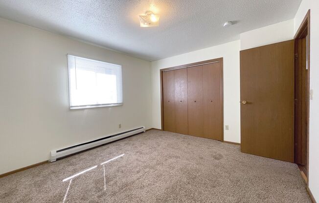 2 beds, 1 bath, $845, Unit 1