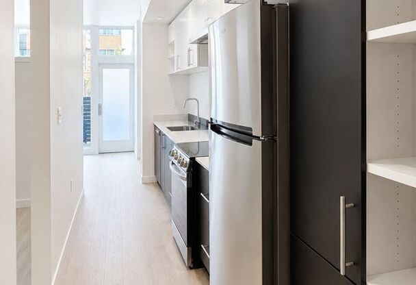 Studio, 1 bath, 422 sqft, $1,550, Unit Unit 304