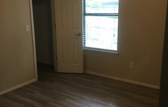 Pre-Leasing: Downtown Area Home in Fayetteville