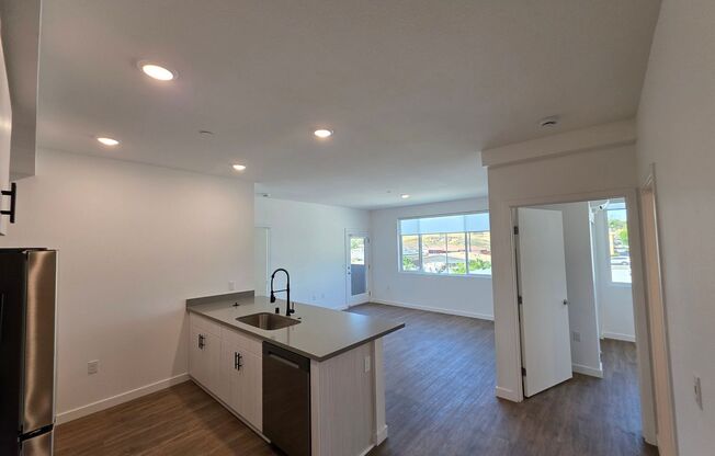 2 beds, 2 baths, 917 sqft, $2,895, Unit 2116-203