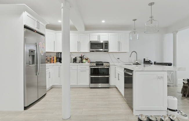 467 E 8 ST