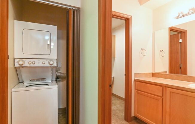 3 beds, 2 baths, $2,400, Unit 201