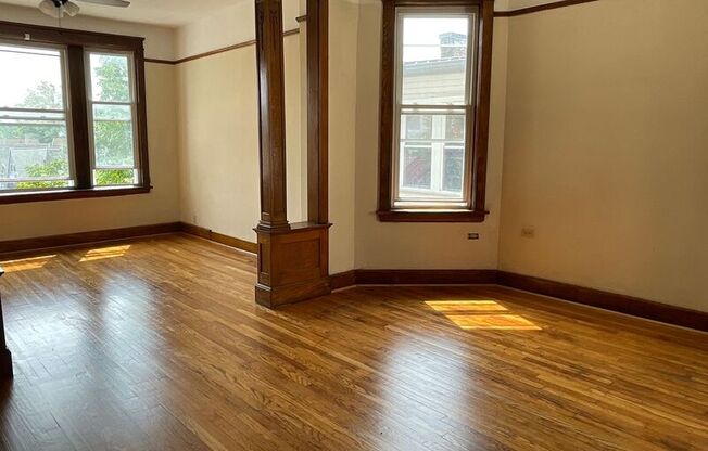 1410 N LOUIS