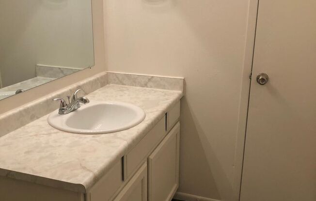 1 bed, 1 bath, 620 sqft, $1,095, Unit 12