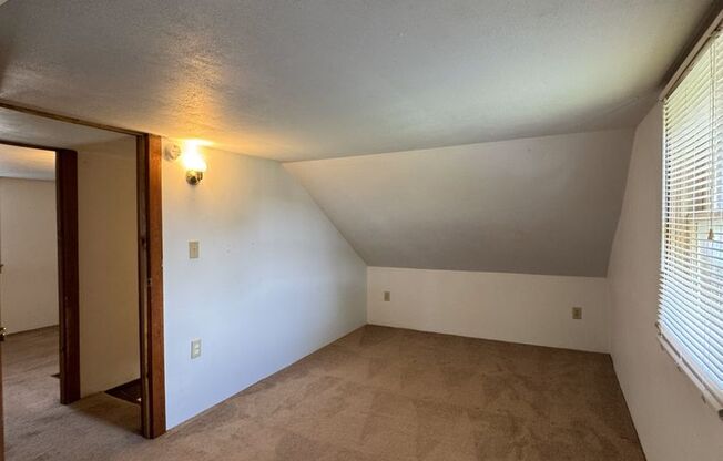 3 beds, 1 bath, 1,016 sqft, $1,495