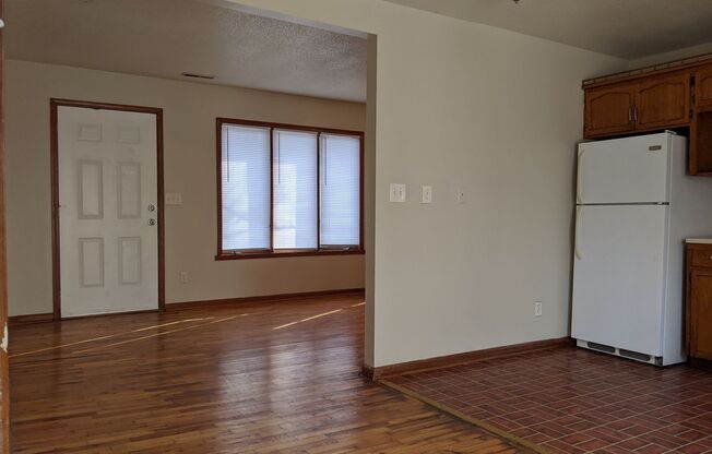 3 beds, 1 bath, $1,295