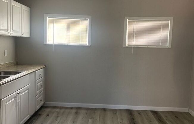 1741 W DESERT CV AVE