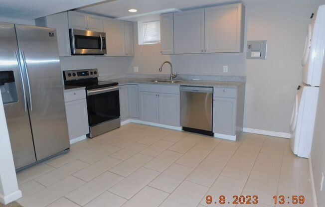 3 beds, 1 bath, $1,550, Unit 4622B