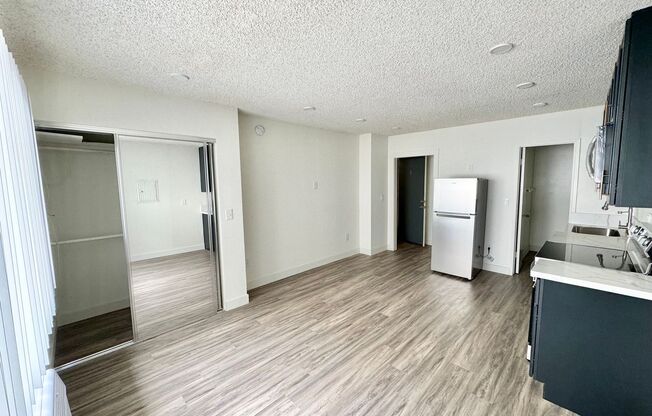 Studio, 1 bath, 375 sqft, $1,850, Unit 32 04