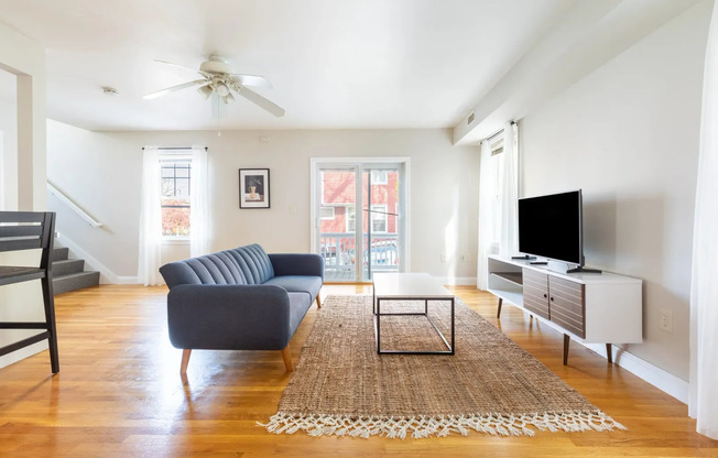 Gorgeous, Spacious 4-bedroom/2-bathroom Townhouse in Brighton