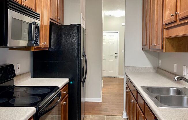 Lovely 3 Bedroom/2.5 Bath Town Home w/ Garage!
