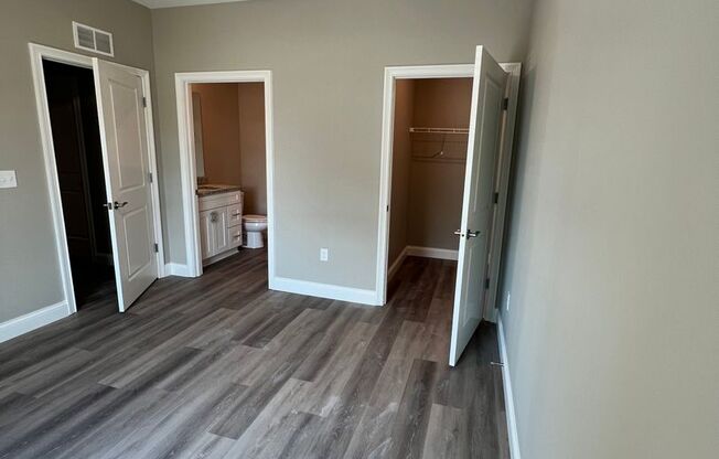 2 beds, 2 baths, 979 sqft, $1,130, Unit 914