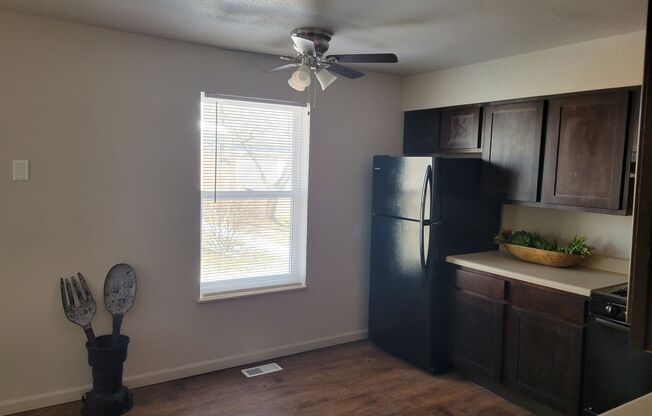 2 beds, 1 bath, 792 sqft, $850