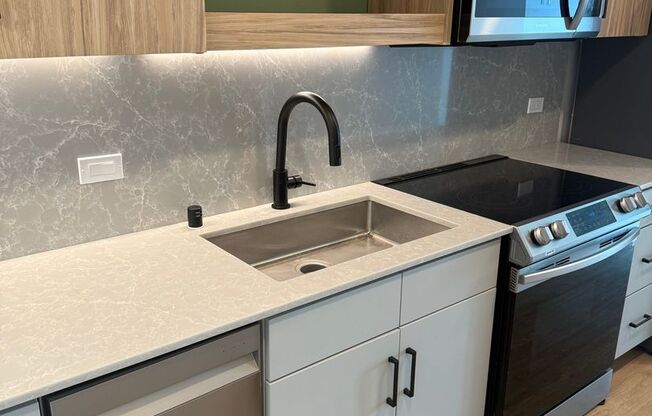 Studio, 1 bath, 464 sqft, $2,495, Unit 711