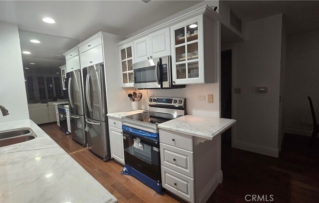 1 bed, 2 baths, 888 sqft, $4,995, Unit 2204