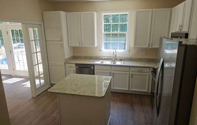 Incredible end unit townhome!! 3br/2.5ba, sunroom, great schools!! Available Now!