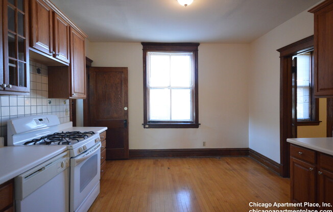3806 N Greenview Ave 6