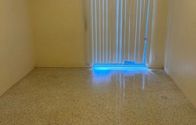 1/2 OFF 3RD MONTHS RENT!! 1/1 centrally located