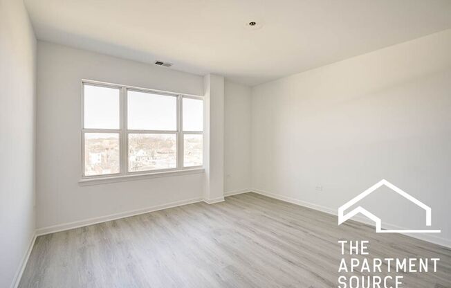 1544 W Glenlake Ave.