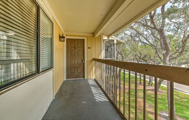 Nice and spacious condo on the 3rd with washer and dryer, near USF and I-75