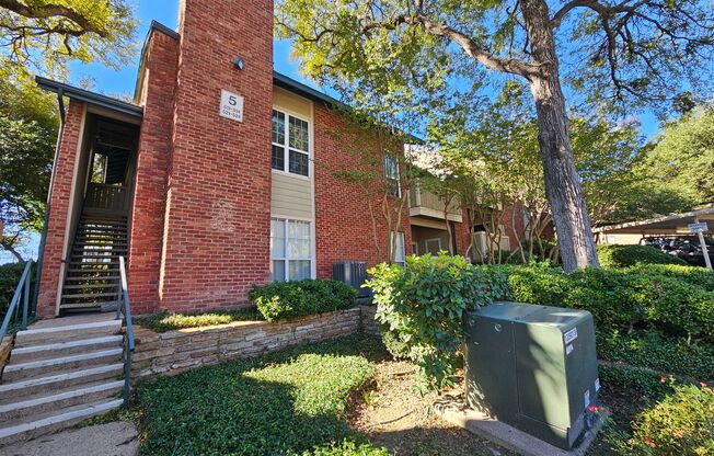 Minutes away from Downtown, Uptown, Deep Ellum, Top Golf, North Park Mall, SMU, Shops at Park Lane, Sopac trail, White Rock trail