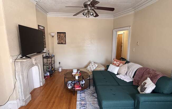 3 beds, 1 bath, $4,500, Unit 2