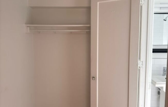 Studio, 1 bath, 301 sqft, $1,400, Unit Wellington 205