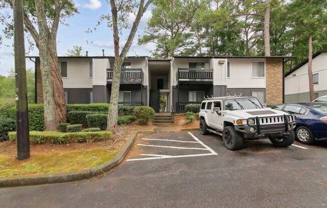 Riverwood Apartments in Roswell, GA Apartment Exterior