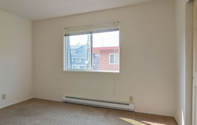 2 beds, 1 bath, $1,600, Unit 6