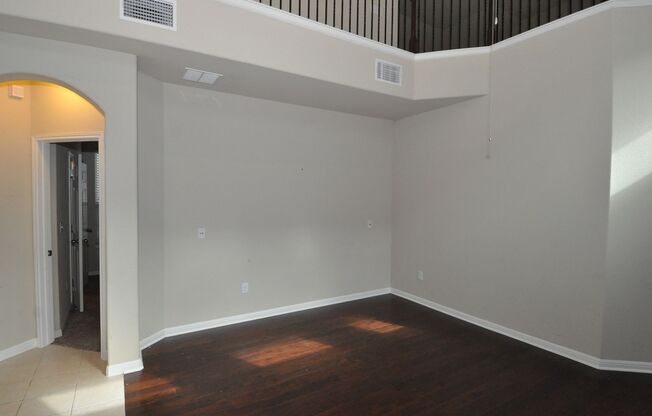 Spacious townhome in GREAT location!