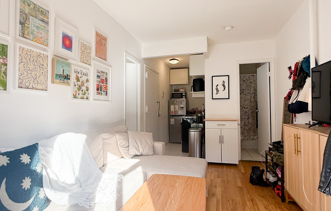 1 bed, 1 bath, $3,500, Unit 2-A