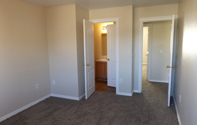 2 beds, 2 baths, $1,400