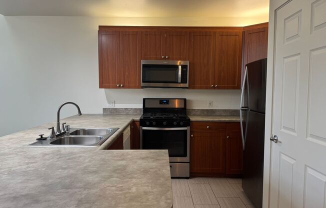 1 bed, 1 bath, 800 sqft, $1,625, Unit E5