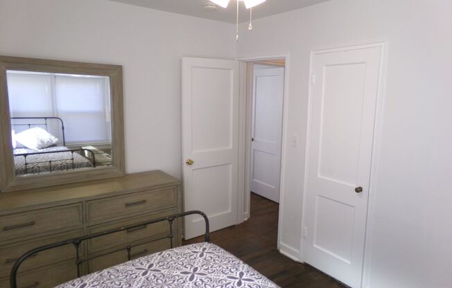 2 beds, 1 bath, $1,600