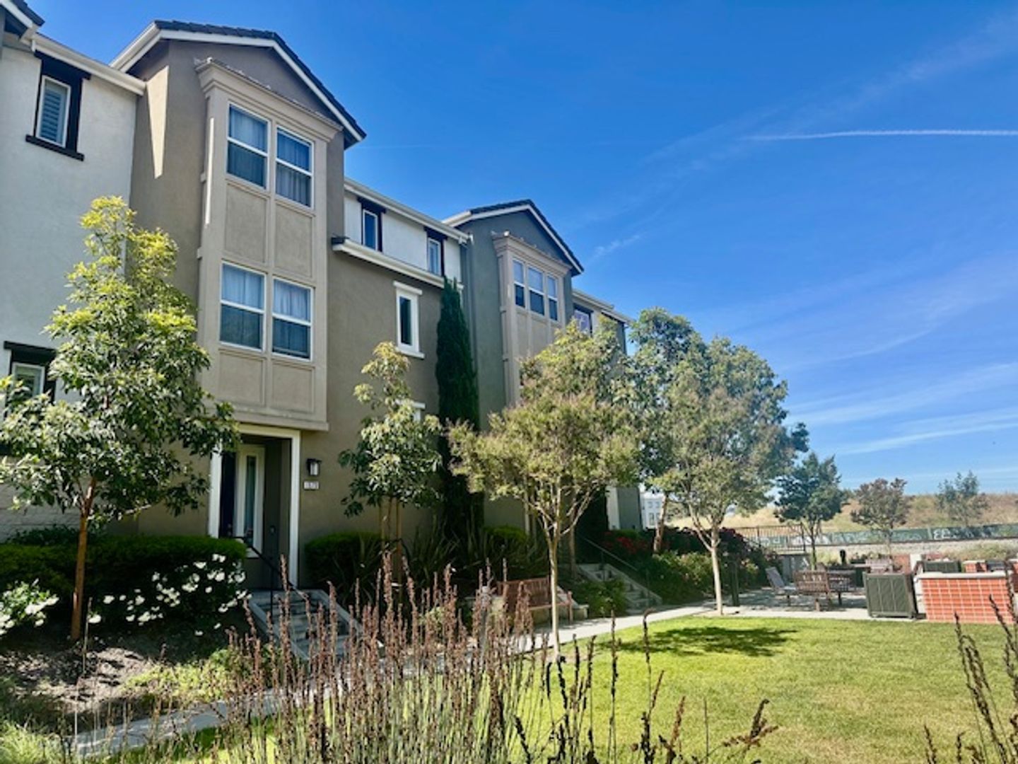 Modern Beautiful Townhome with Great Schools, Great Locaation!