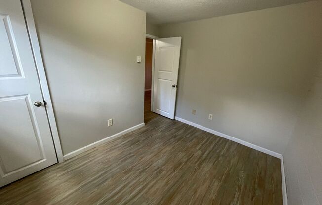 3 beds, 1 bath, $895, Unit McBrayer Street Towns Unit 35