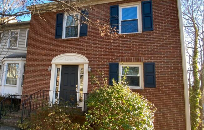 Well Maintained 2 Bedroom 2.5 Bath Townhome in Great Marietta Location w/ a Unfinished Basement