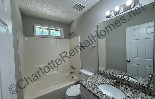 3 bedroom 2 bathroom home in Charlotte!
