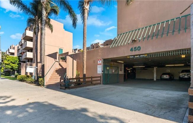 Remodeled 1bed/1bath right in the heart of the vibrant city of Santa Ana