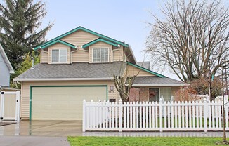 Stunning 3 Bedroom Arbor Lodge Charmer with Fabulous Remodels