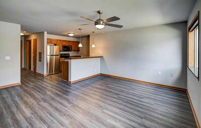 Studio, 1 bath, 579 sqft, $1,300, Unit 215