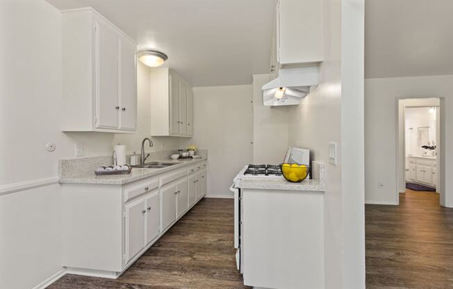 2 beds, 1 bath, 935 sqft, $2,550, Unit 46